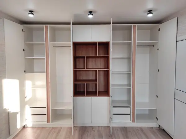 Распашные шкафы