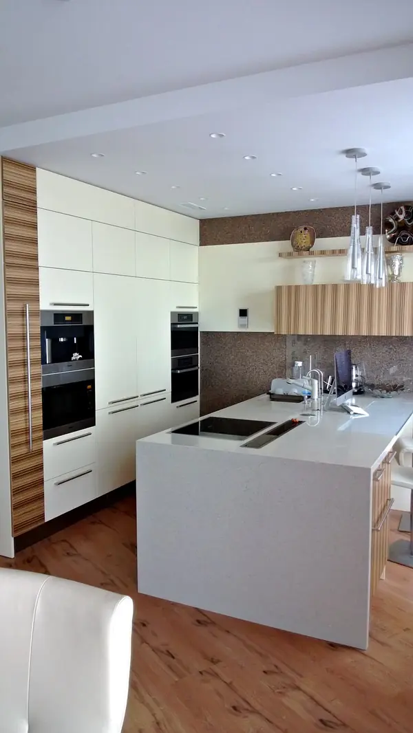 Шпон зебрано и белый глянец