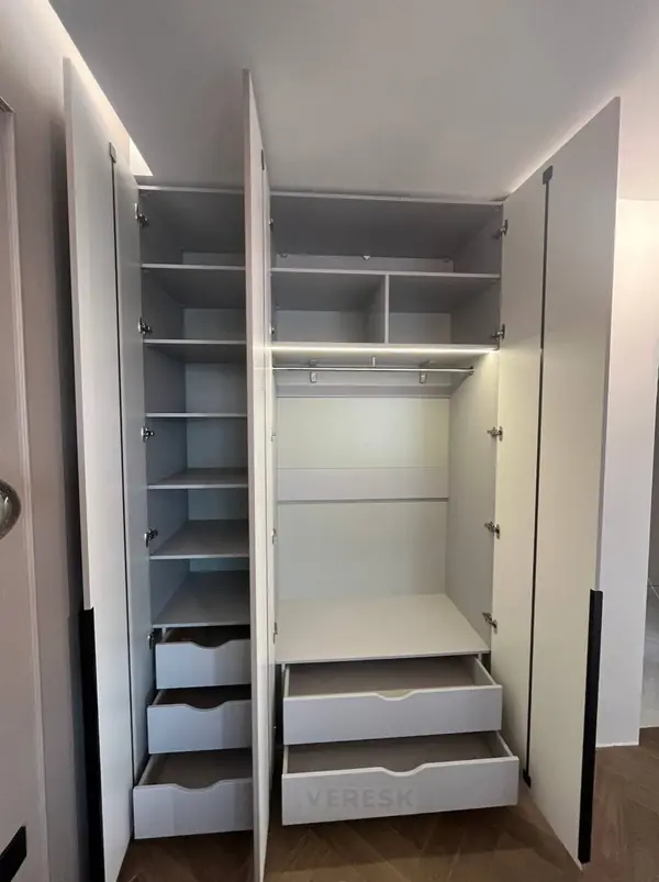 Распашные шкафы