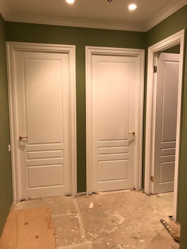 Двери в стиле неоклассика (ЖК Серебряный Фонтан)