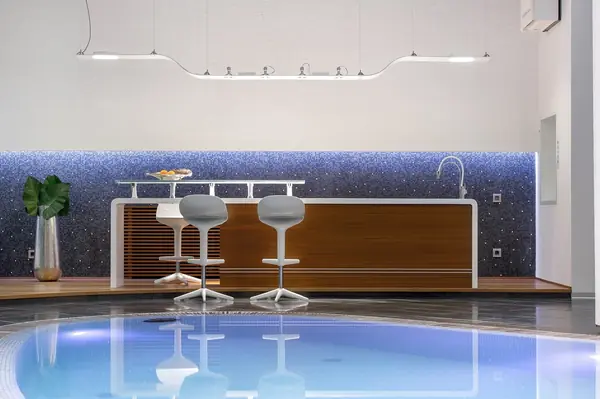 Дом с бассейном