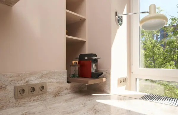 Кухня Петра с древесной текстурой от дизайнера