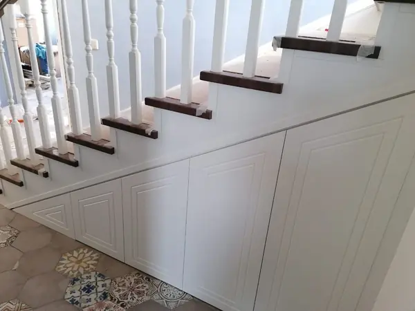 Облицовка лестинцы в классическом стиле