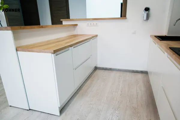 Кухня в скандинавском стиле в мансардной квартире