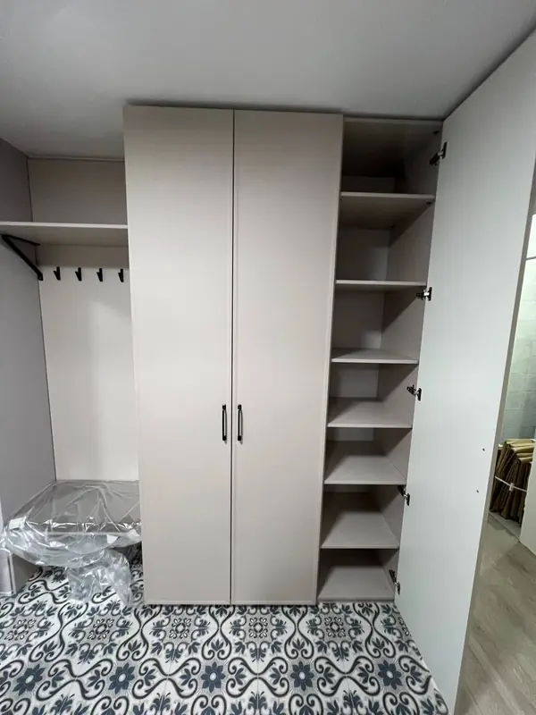 Распашные шкафы