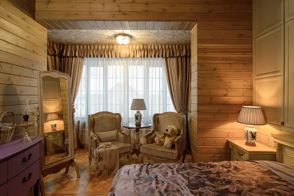 Каркасный дом. Декорирование деревянным блок-хаусом.