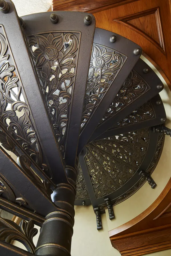 Чугунная лестница