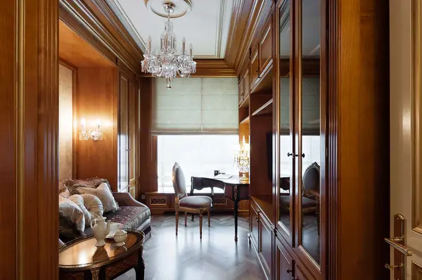 Дворцовая классика в городской квартире