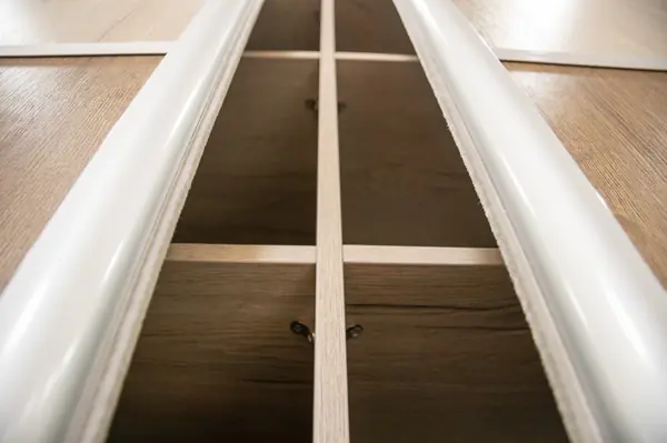 Гардеробная комната на цокольном этаже