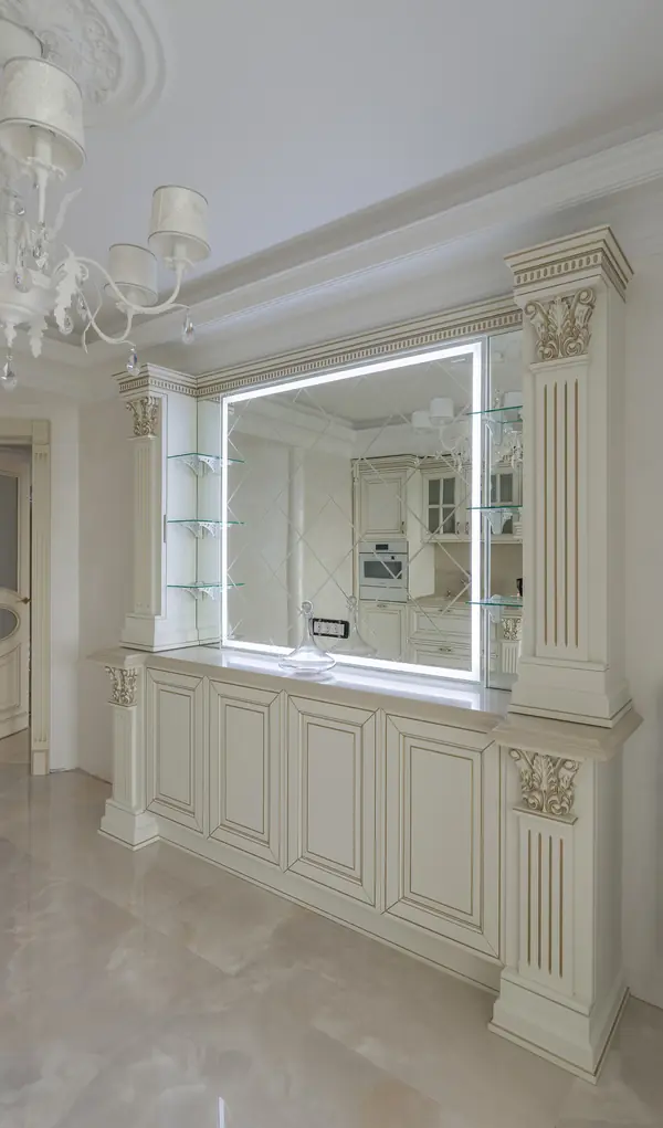 Зеркало с подсветкой в баре