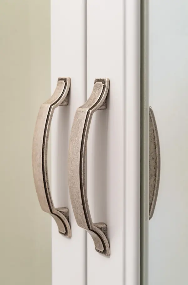 Шкафы и тумбы