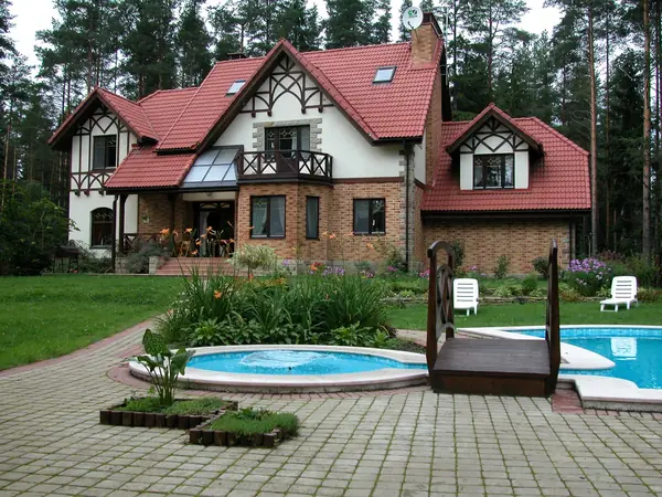 Частный особняк по индивидуальному  проекту. Пос. Рощино. Ленинградская обл.