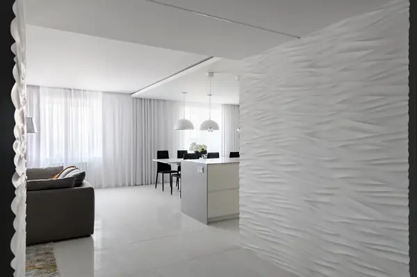 Стильная черно-белая квартира в Новосибирске