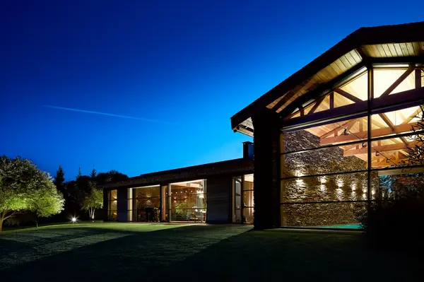 Дом на реке | Barn by a River