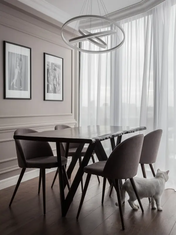 Квартира с двумя белоснежными котами