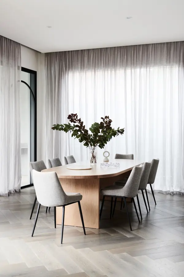 Легкий интерьер в современном доме