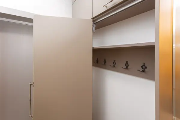 Шкафы в прихожую