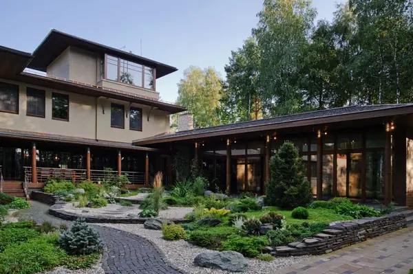 Дом со стрекозами