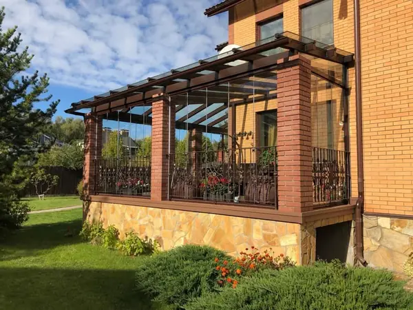 Остекленная веранда в КП Ларюшино