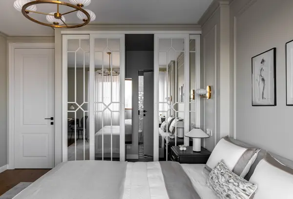 Гардеробная за раздвижными дверьми