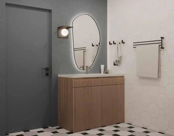 Современный интерьер с яркими акцентами и геометрическими формами