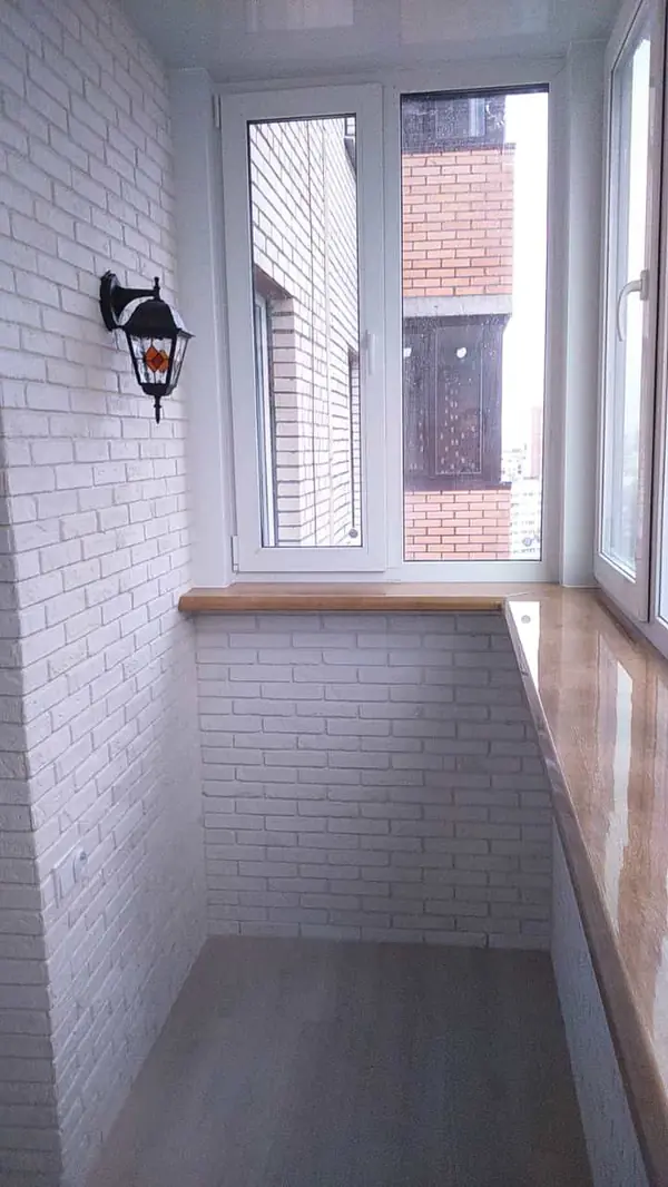 Замена остекления, утепление и отделка балкона декоративным камнем