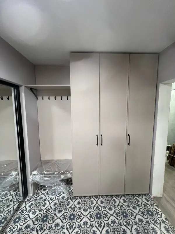 Распашные шкафы