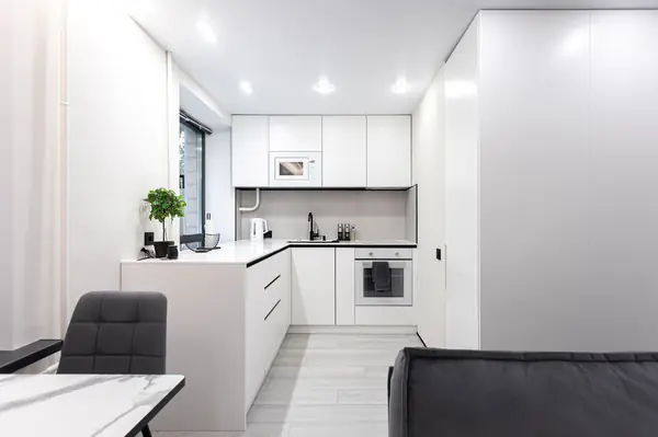 евродвушка в аренду в пятиэтажке рядом с Сити