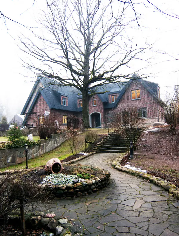 Загородный дом в стиле Тюдор