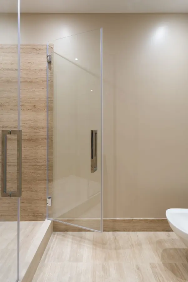 Стеклянная перегородка в душевую