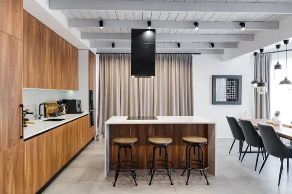 Минималистичная кухня с акцентом на натуральность!