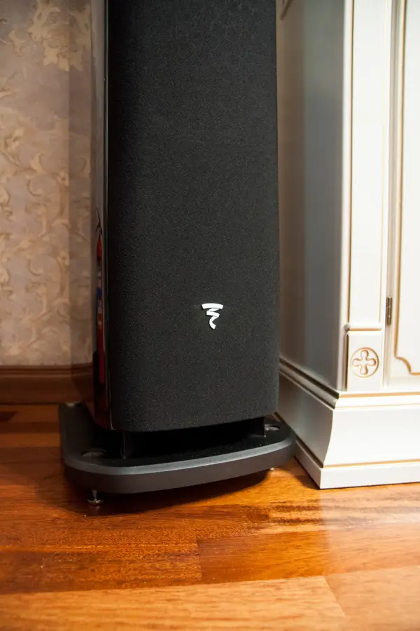 Фронтальная напольная акустика Focal Aria в черном лаке