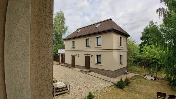 Дом утеплён чёрным пенополистиролом Неопор, СФТК Мокрый Фасад Ceresit