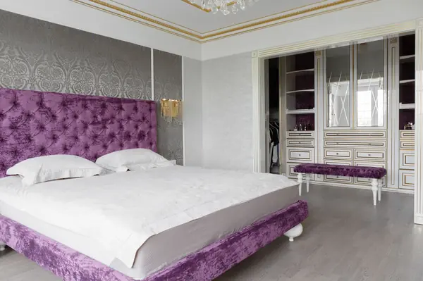 Дом с дворцовой роскошью.