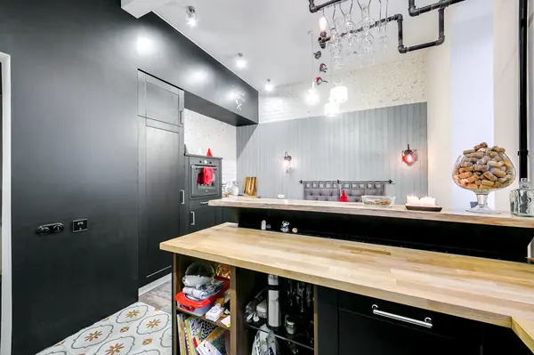 Просторная кухня в стиле лофт