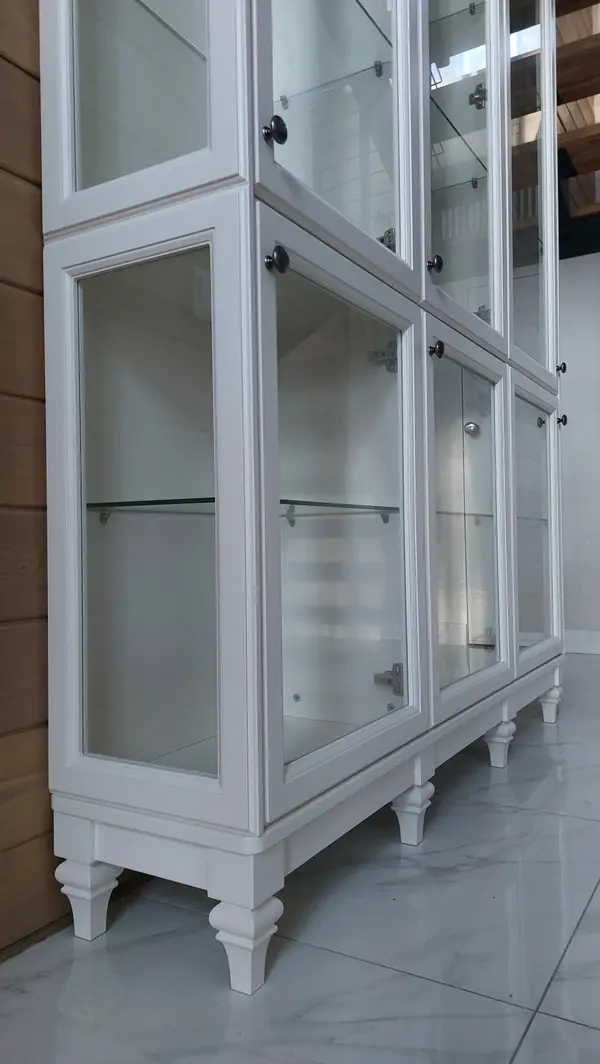 Буфет классический в загородном доме