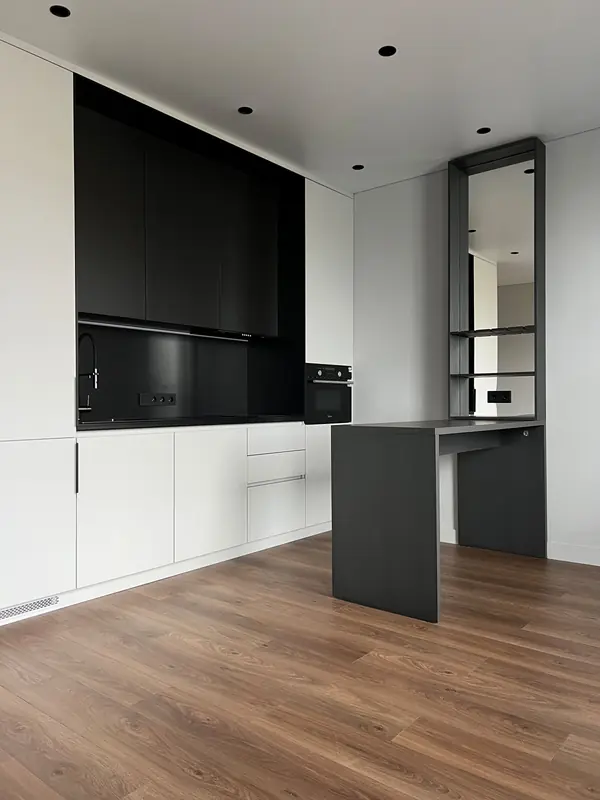 Черно-белая квартира в ЖК "ALT"