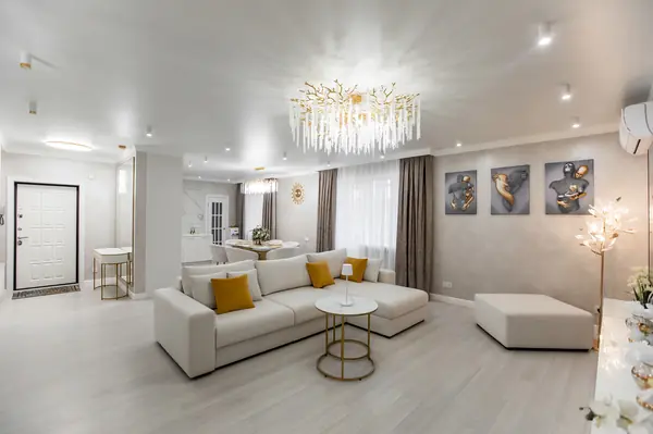 Дизайн просторной квартиры в стиле неоклассики