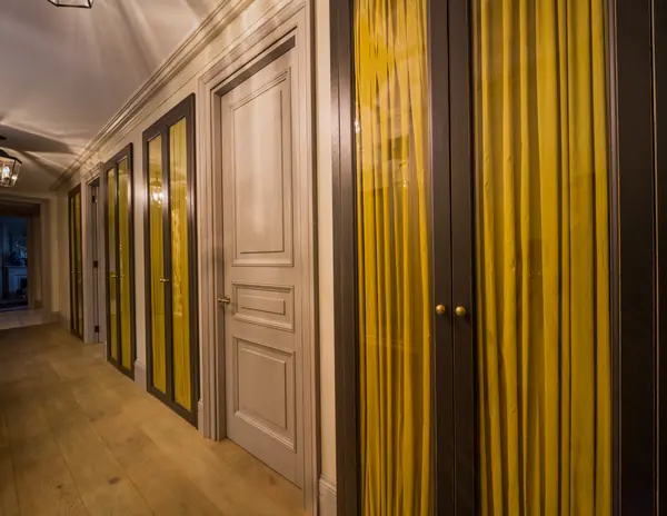 Межкомнатные двери. Шкафы для одежды