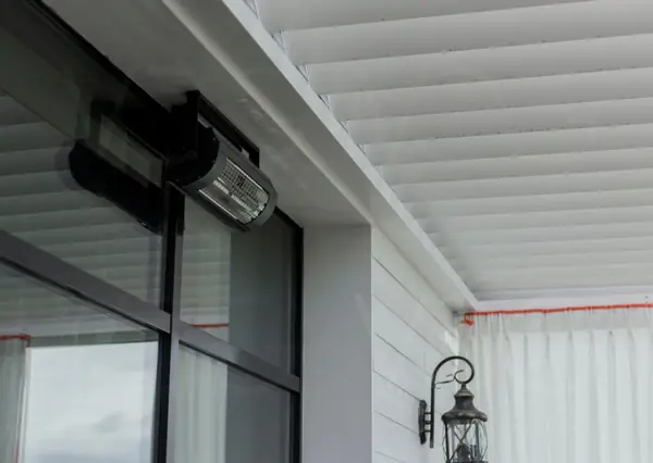 Пергола Renson Algarve и фасадное безрамное остекление Sunflex