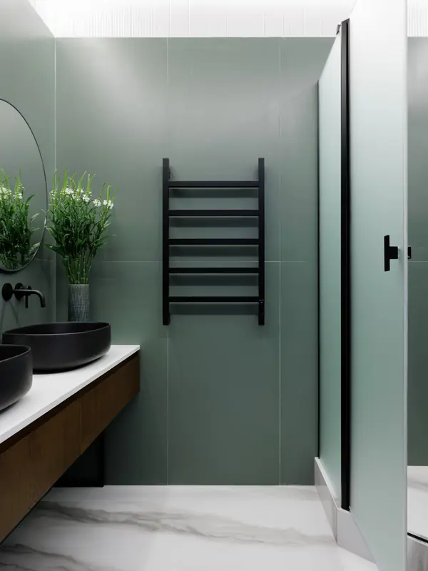 Дизайн современной квартиры с бордовыми акцентами в ЖК "Притяжение" - 146 м2