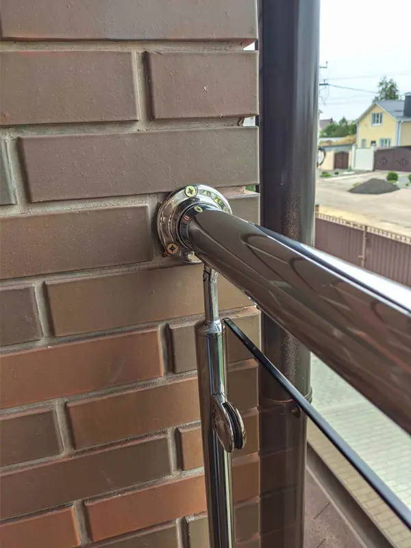 Балкон, ограждение - стекло на стойках