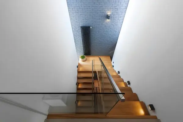 Лестница в доме. Эко-минимализм