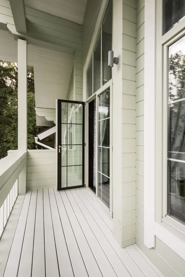 Под одной крышей