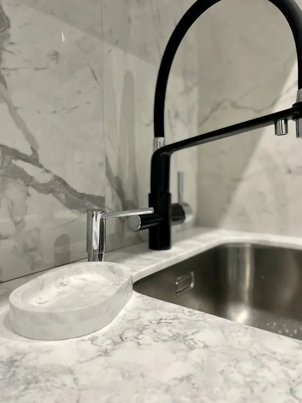 Кухня с выступом