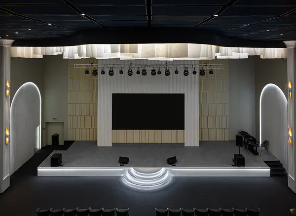 Декоративный потолок с подсветкой для сцены санатория «Русь»