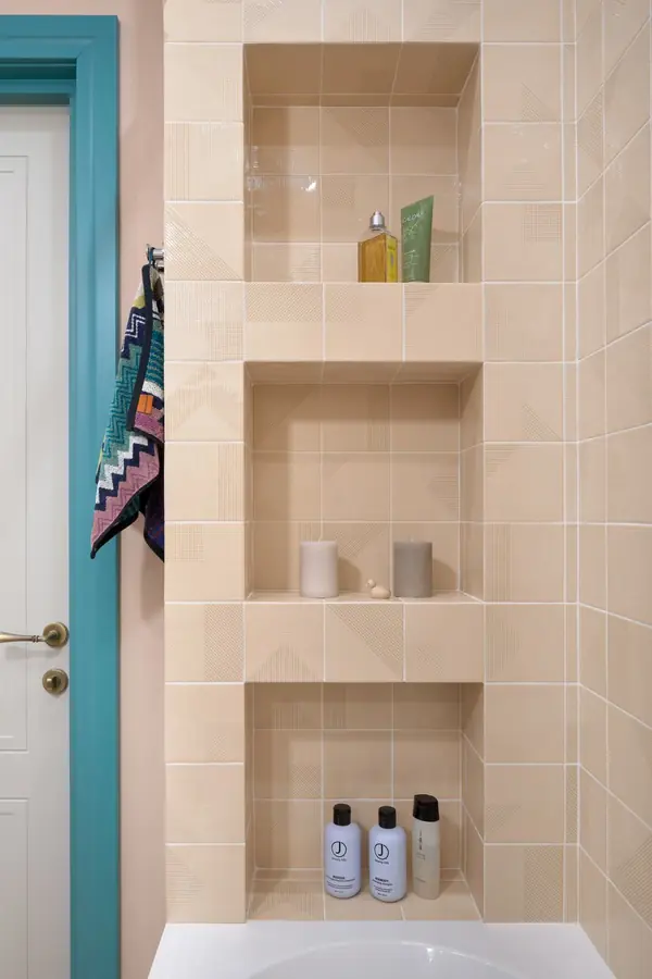 Двухкомнатная квартира с ярким дизайном 65 м2