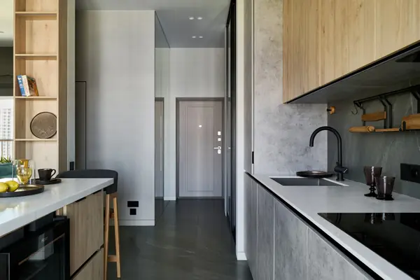 Светлая двухкомнатная квартира 60 кв.м. с панорамными окнами