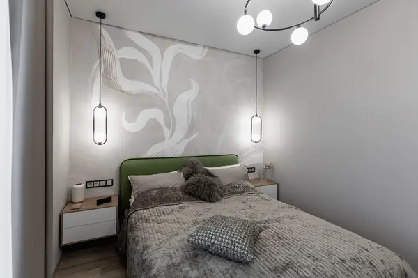 Двухкомнатная квартира в современном стиле с яркими акцентами