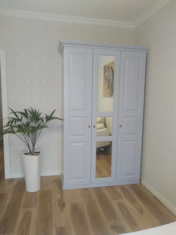 Классичейский шкаф и подвесная тумба на заказ